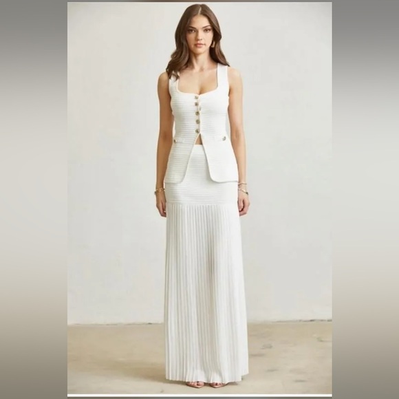 New Elegant Cream Sleeveless Dress with Button Detail